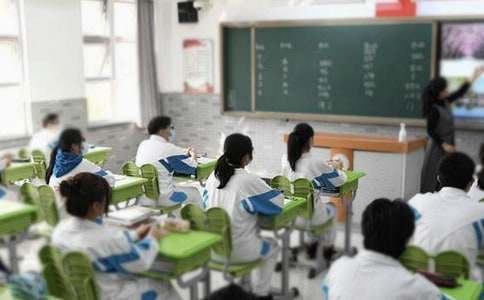 青少年学生篮球训练营发言稿_1